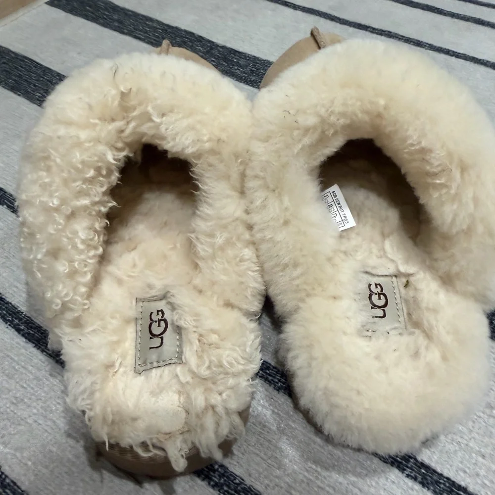 UGG big kid Cozy Shearling-Lined Slip-On Clog